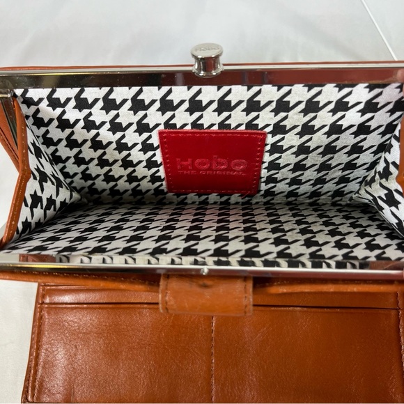 Hobo International Long Bi-Fold Leather Wallet w/ Snap Pouch & ID Display - Picture 11 of 16